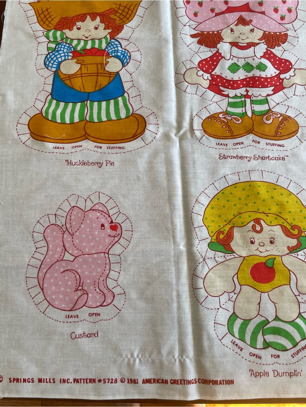 Strawberry Shortcake Cut & Sew Fabric Pattern 1981 Spring Mills New - Picture 2 of 4